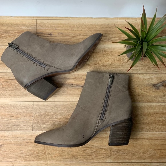 Vince Camuto Shoes - Vince Camuto
Grasem Pointed Toe Western Boot sz 6